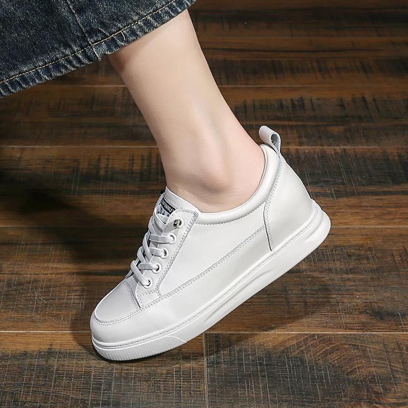 Leder kleine weiße Schuhe Damen neu Frühling leichtgewichtige weichsohlige Sport-Board-Schuhe vielseitige Freizeit-Reiseschuhe