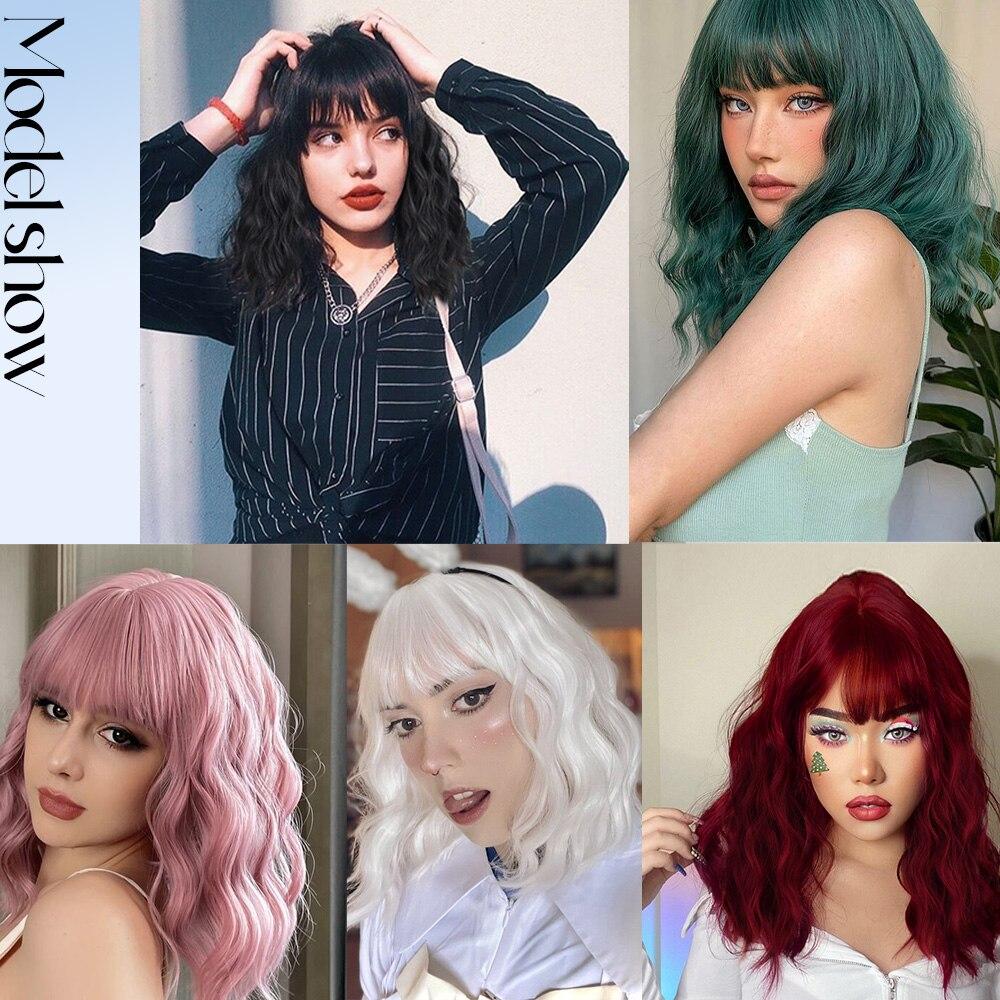 MISS WIG Parrucca ondulata corta di colore marrone naturale con frangia Fibra sintetica Lunghezza spalla Moda donna Cosplay Capelli da indossare ogni giorno