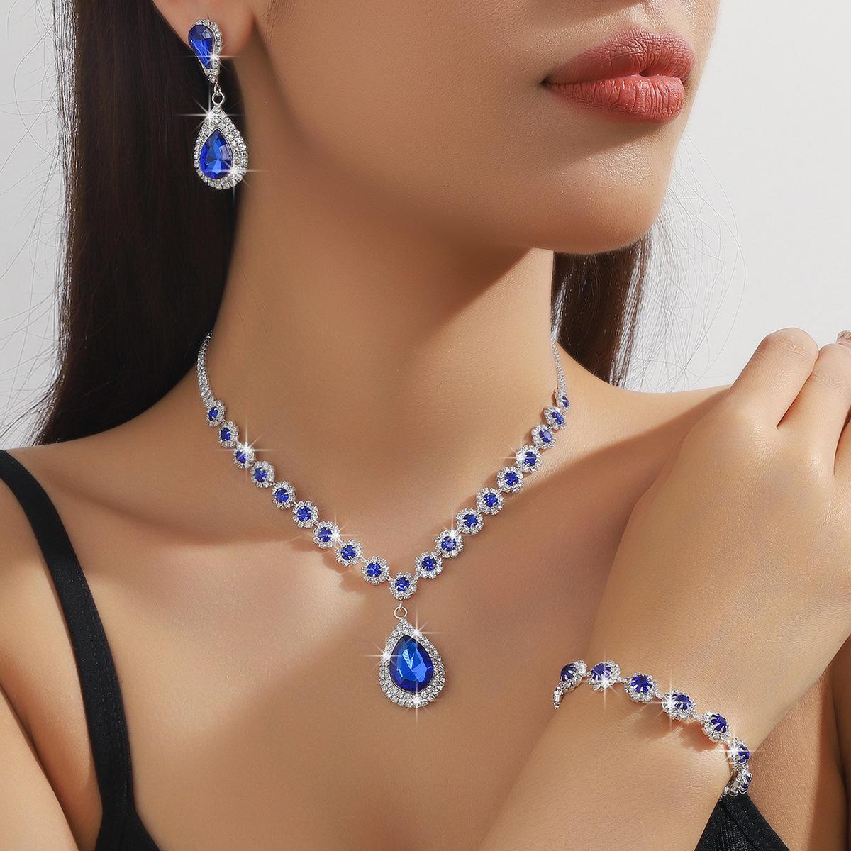 

Necklace Earrings Bracelet Three-piece Full Diamond Flower Bridal Jewelry Set Dress Accessories Women