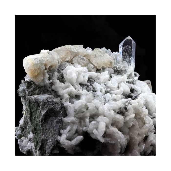 Pierres et Minéraux. Quartz + Albite + Calcite. 2928.0 ct. Grandes Rousses, Isère, France..