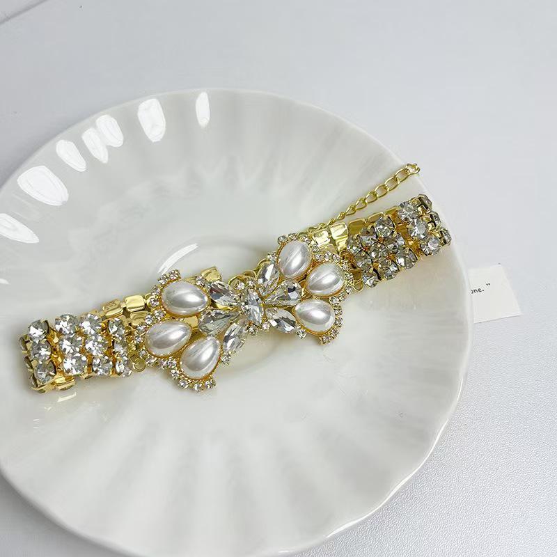 European-American Fashion Pearl Bow Rhinestone Necklace