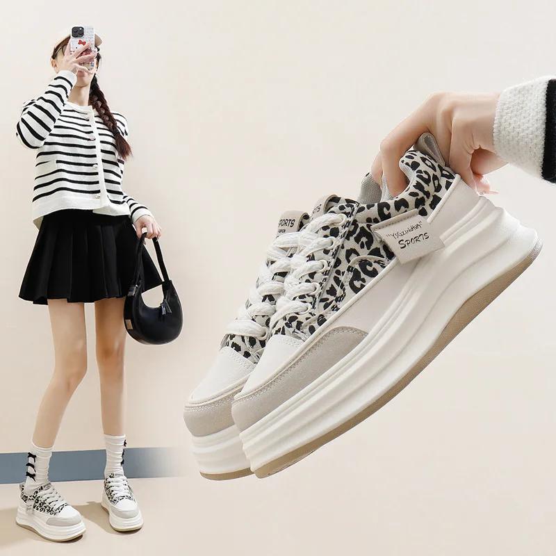 Damsneakers Vår Nya Tjocksulade Leopardmönstrade Sportskor Kvinnliga Studenter Casual Boardskor Mode Snörningssneakers