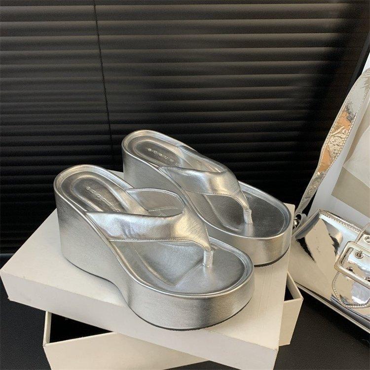 Sandals muffin thick-soled cool slippers women's summer 2025 casual beach shoes toe Korean version of flip-flops outer wear