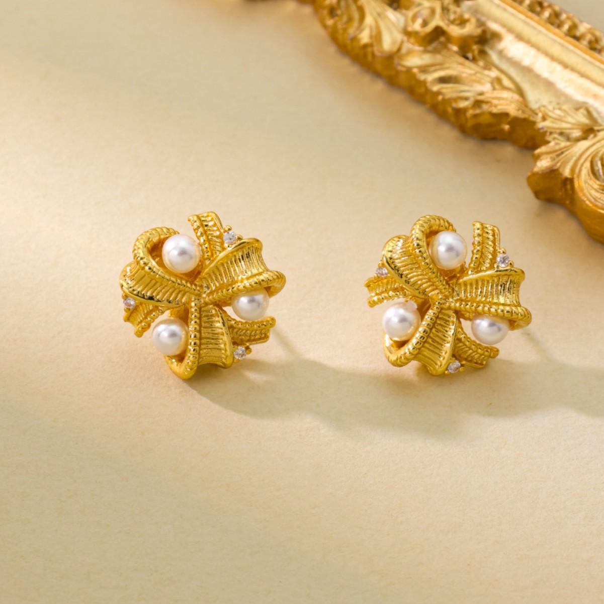 

High End Fashion Geometric Woven Earrings With A Three-dimensional Feel Intersecting Light Luxury Zircon Inlay 925 Silver Needle
