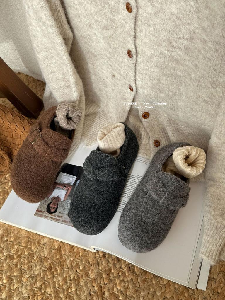 2025 autumn and winter new round head belt buckle woolen thick-soled deep mouth Boken women's single shoes casual Doudou shoes