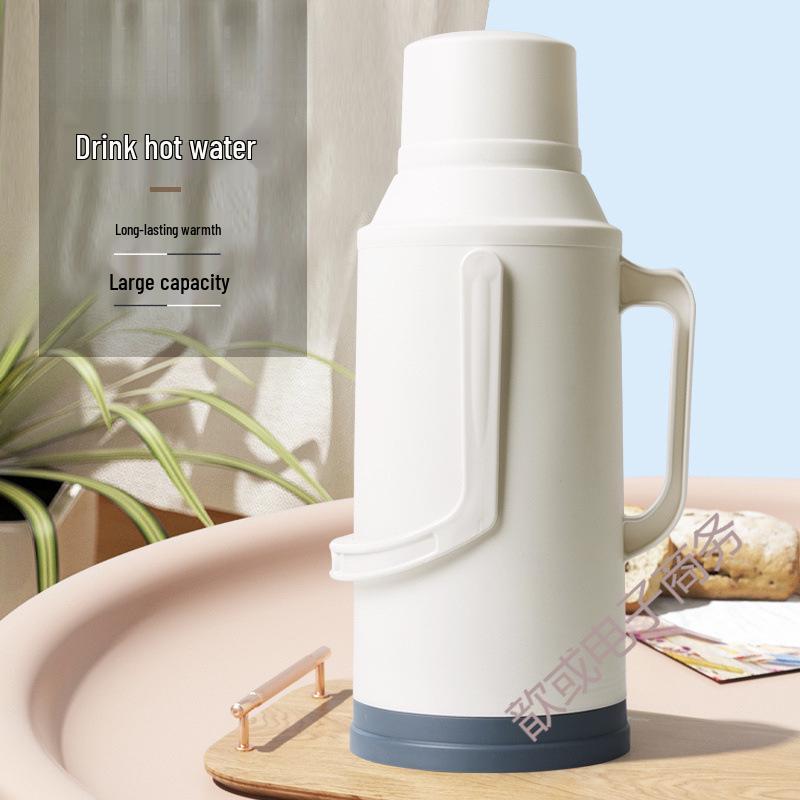 Large Capacity Insulated Hot Water Bottle/Thermos Flask for Students, Dormitories, and Home Use with Classic Plastic Shell