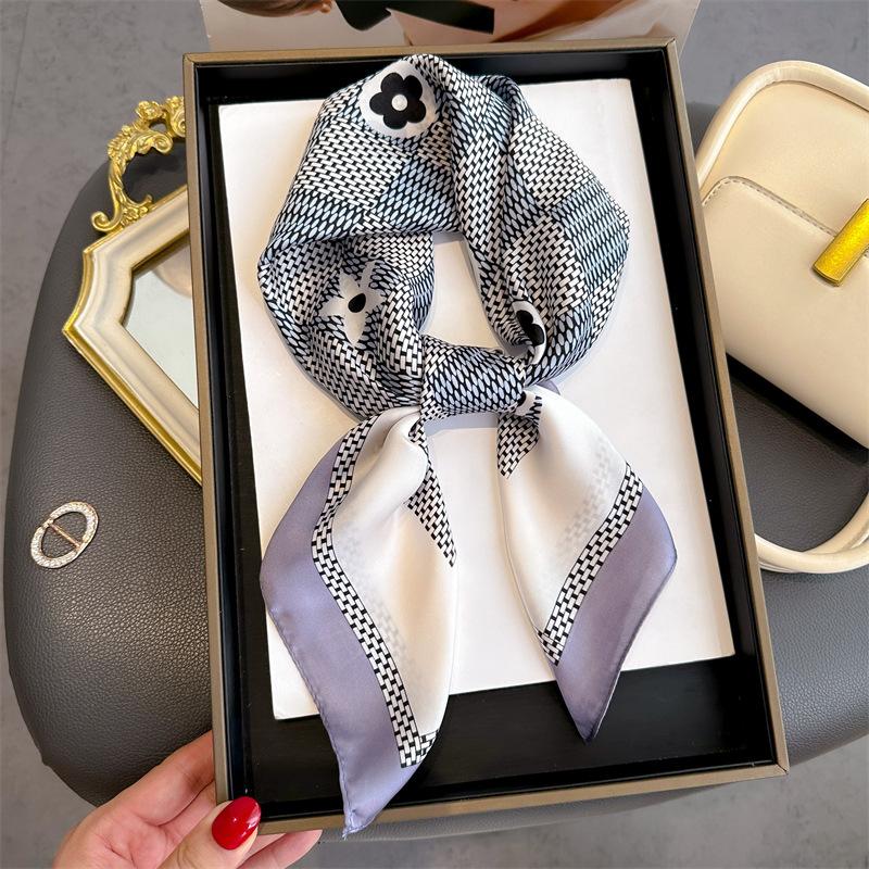 Korean version of fashion printing 71 square scarf simulation silk spring and summer thin scarf versatile decorative scarf tied hair headscarf silk sc