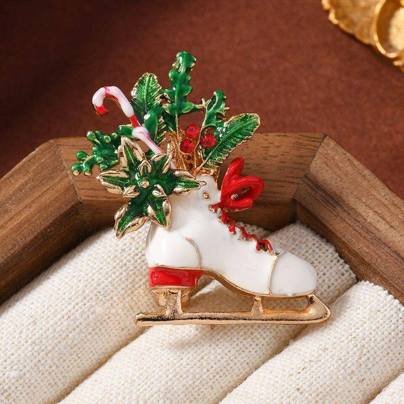 Vintage Christmas Brooch European and American Style Enamel Christmas Tree Santa Claus Snowflake Brooch Pin Boots Snowman Bell Ornament