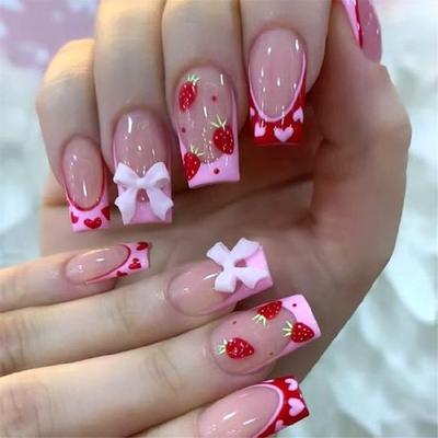 24 Pezzi Unghie Finte per San Valentino con Fiocchi French Tip Unghie Finte Cuore Unghie Acriliche Quadrato Medio Unghie Adesive