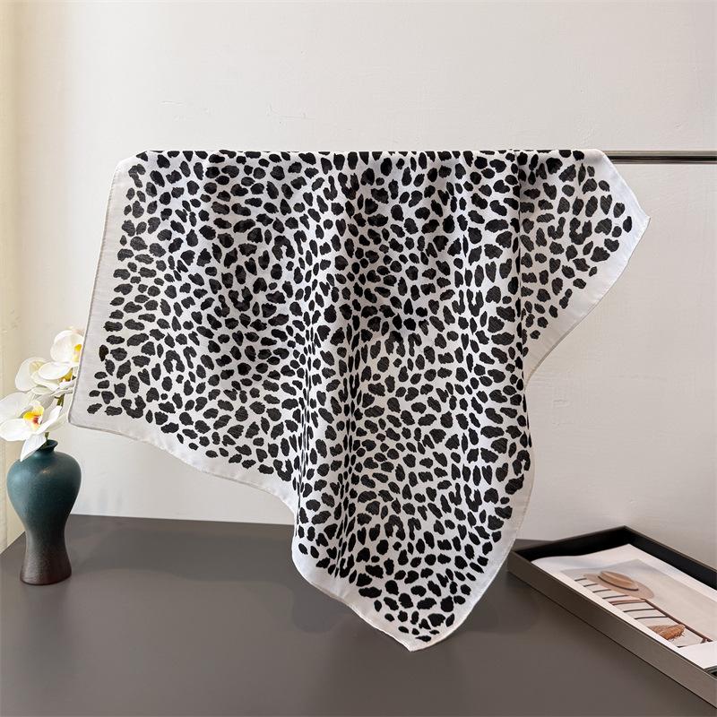 Luxury Leopard Print 68X68Cm Square Silk Scarf Women Shawl Wrap Ribbon Hair Scarves Hijab Bandana Pashmina Headband Neckerchief