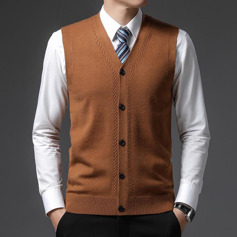 Men's Red Wool Vest: Collarless, Single-Breasted, Solid Color, Fitted Casual Wear for Autumn and Winter.