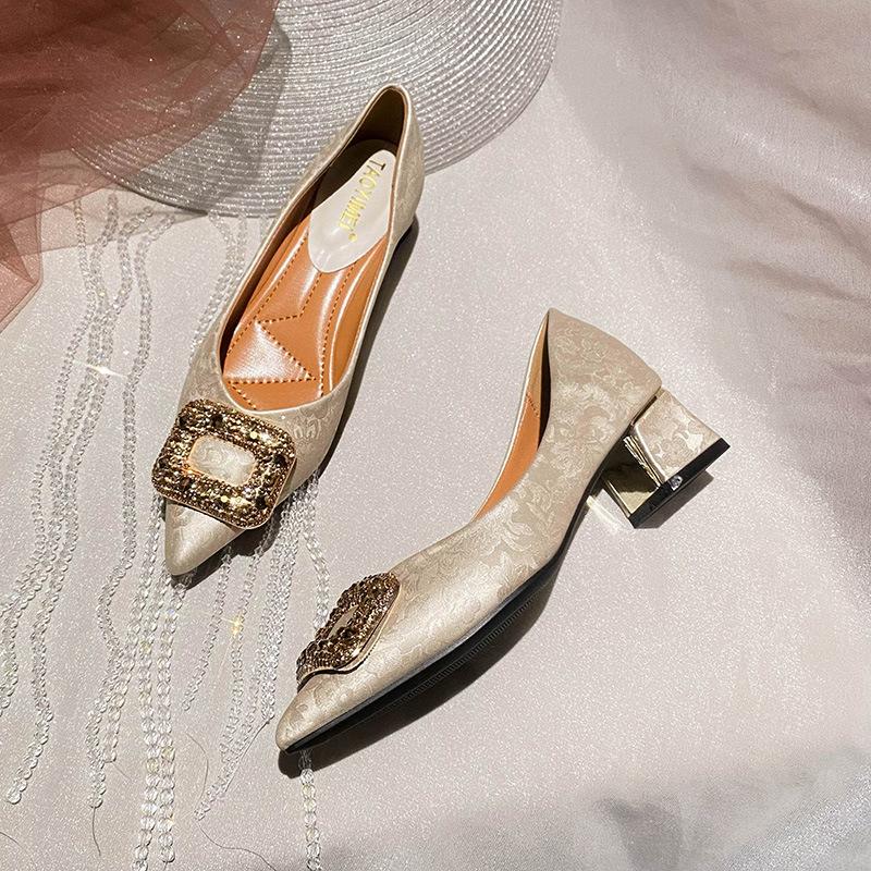 

Остроносая квадратная пряжка со стразами толстый каблук 2025 новый китайский стиль новый китайский стиль 3 см средний каблук не устают ноги высокий каблук одинарная обувь женская 42