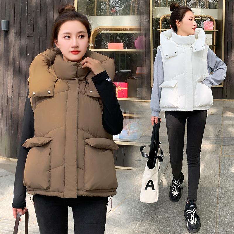 

Пуховой хлопковый жилет ярких цветов для женщин весной, осенью и зимой. Маленькая фигура зимой в сочетании со свитерами. Жилет корейской версии с капюшоном.