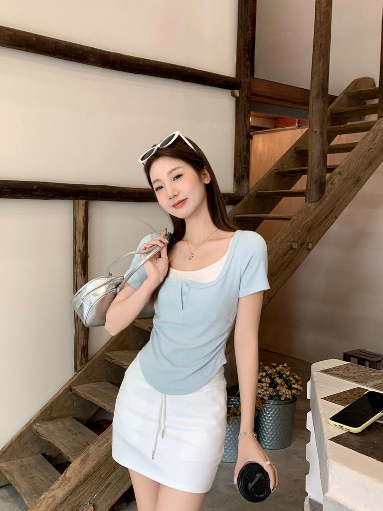 Blue fake two-piece short-sleeved T-shirt women's summer sweet and spicy new waist thin pleated square collar design top