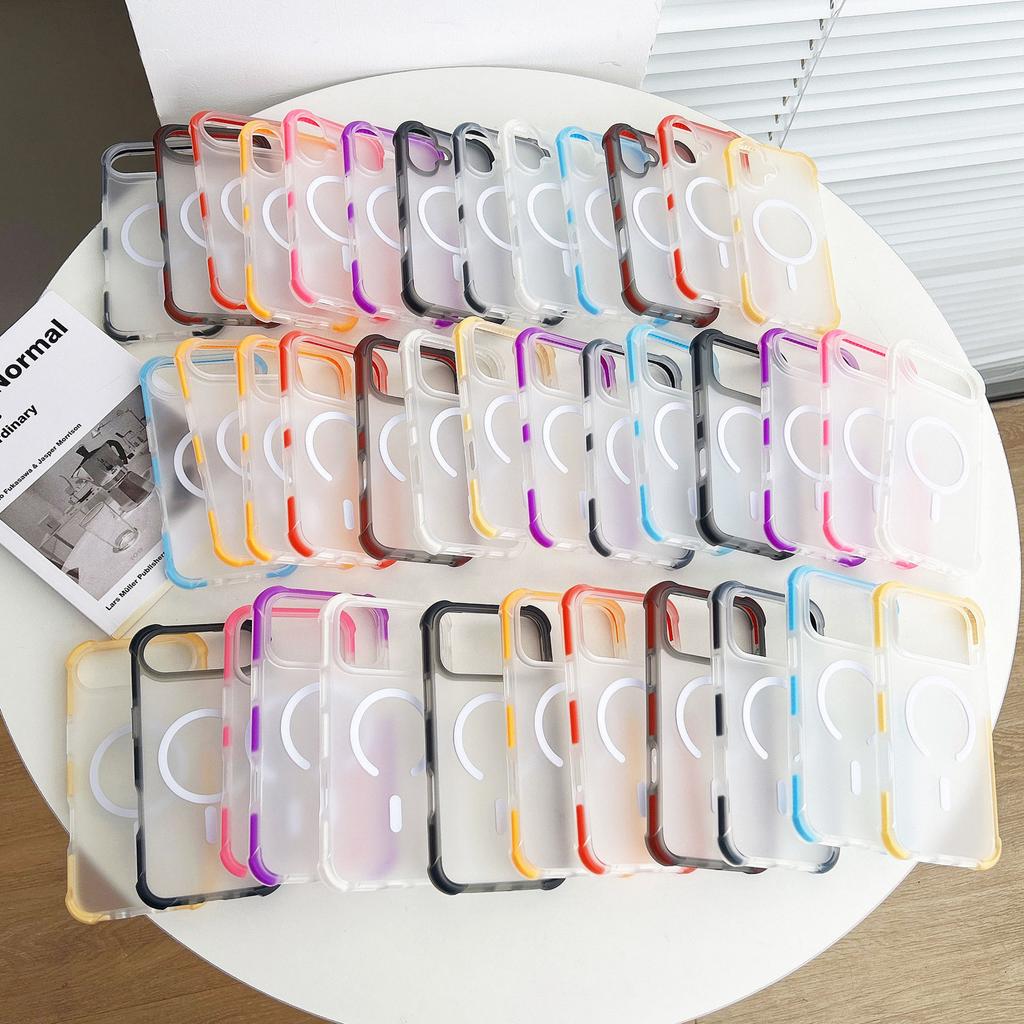 The new Apple 11Pro acrylic skin-feeling oil magnetic mobile phone case is suitable for translucent matte airbag case.