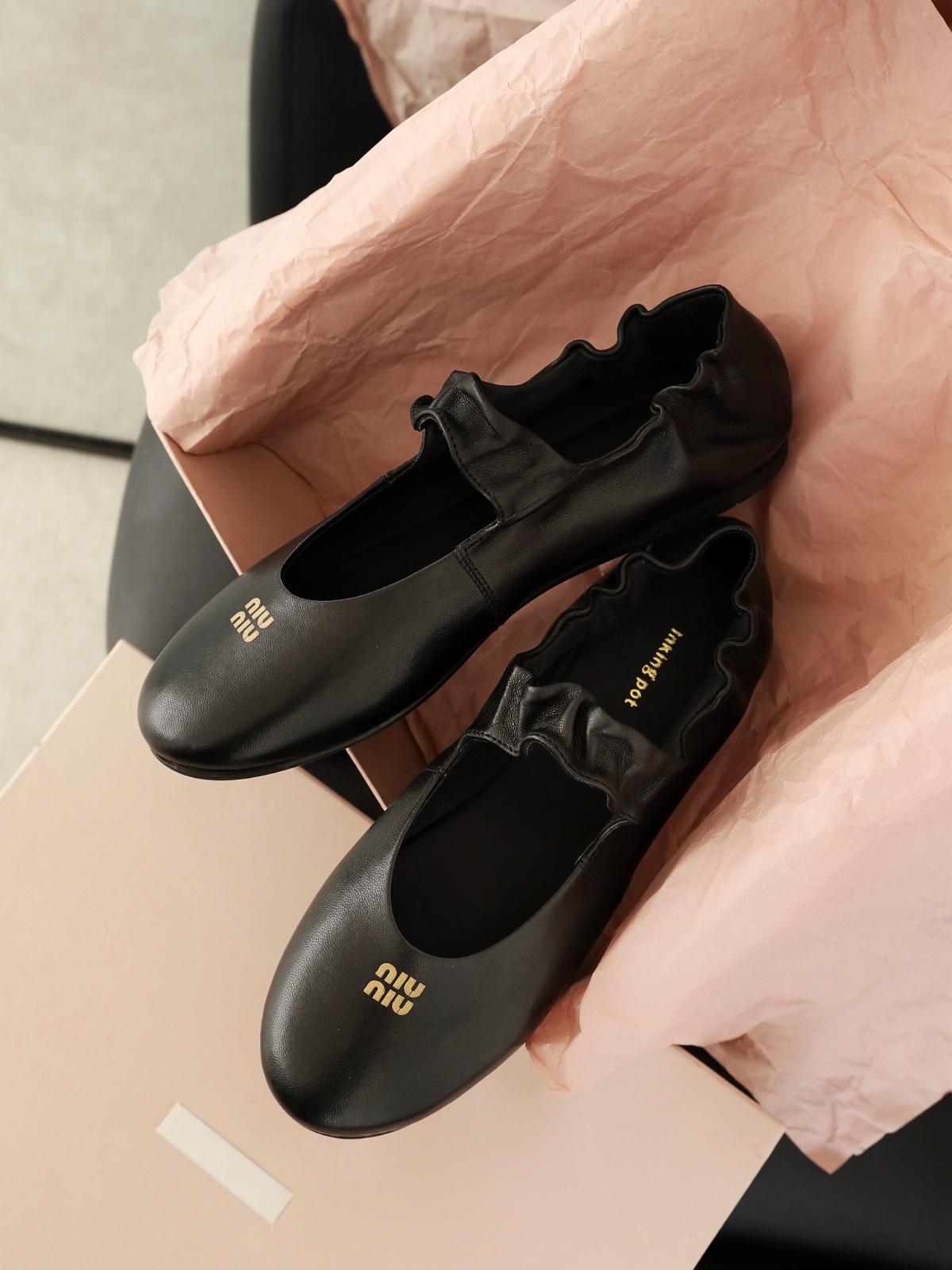 

Super soft lambskin French single shoes women s shallow mouth beautiful leather ballet flats retro word belt Mary Jane shoes 35