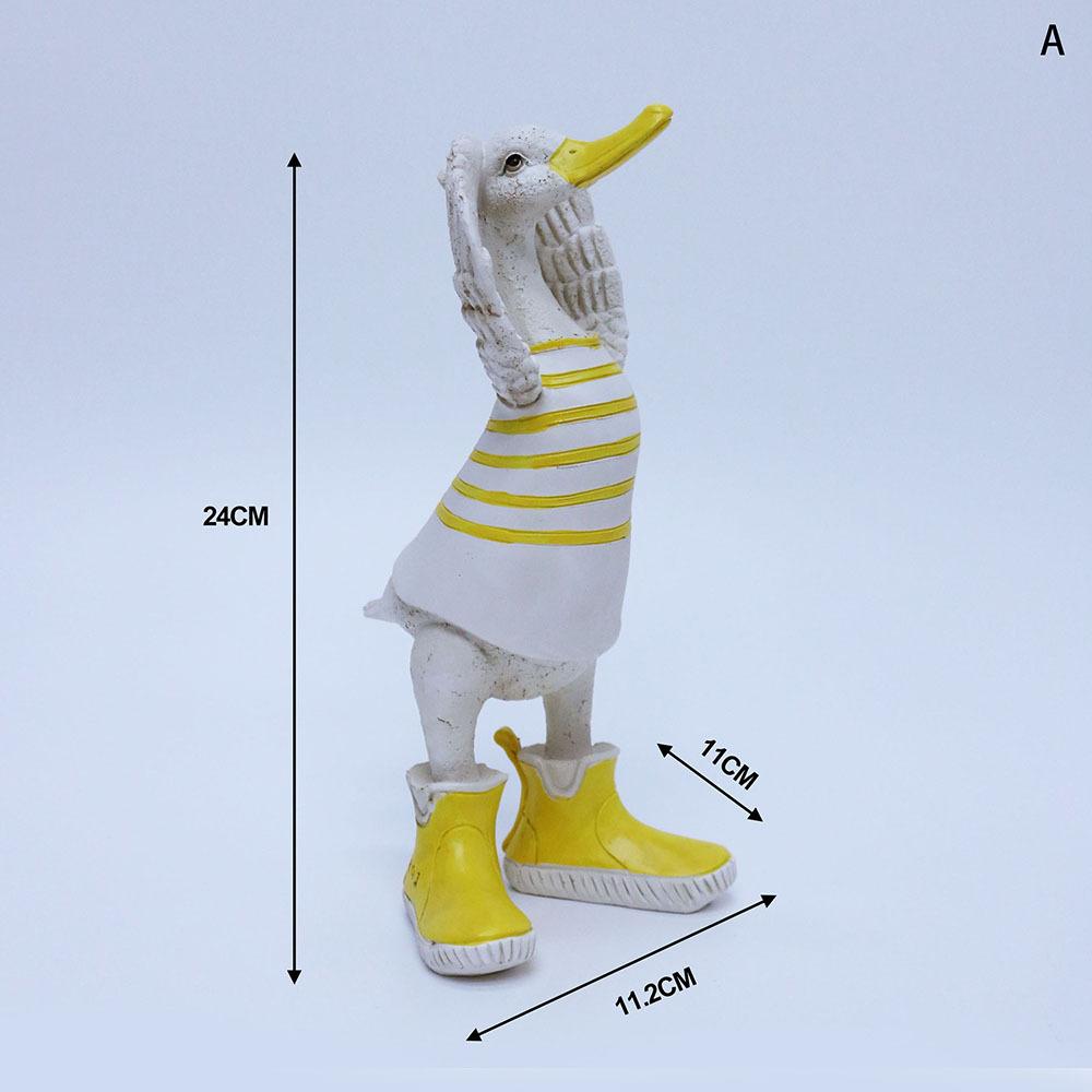 

Heart-Hands Duck Statue Cute Making Heart Gesture Duck Figurine Resin Cute Animal Decor Sweet Gift for Lovers Friends Home Decor