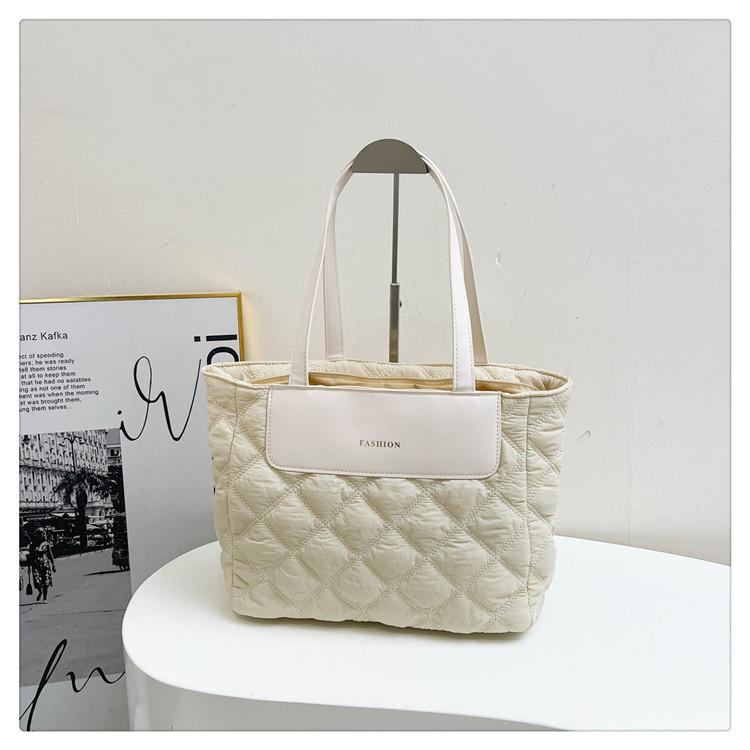 Versatile Large Retro Tote Bag Durable Nylon Handbag Ideal For Everyday Commute Women