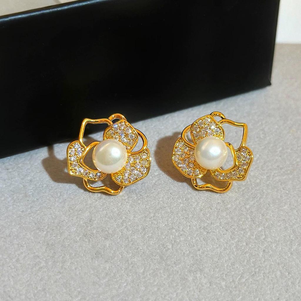 Korean-Japanese Style Flower Stud Earrings with Diamond and Pearl Inlays