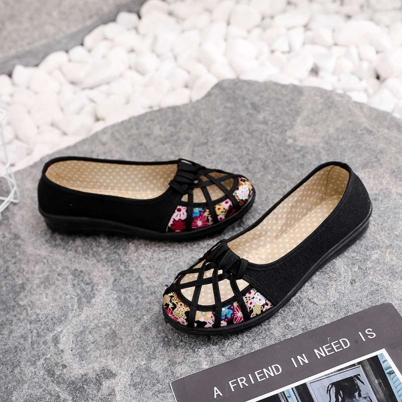 Summer Beijing cloth shoes women's mesh shoes single shoes hollow non-slip soft sole middle-aged and elderly mother shoes one pedal sandals women