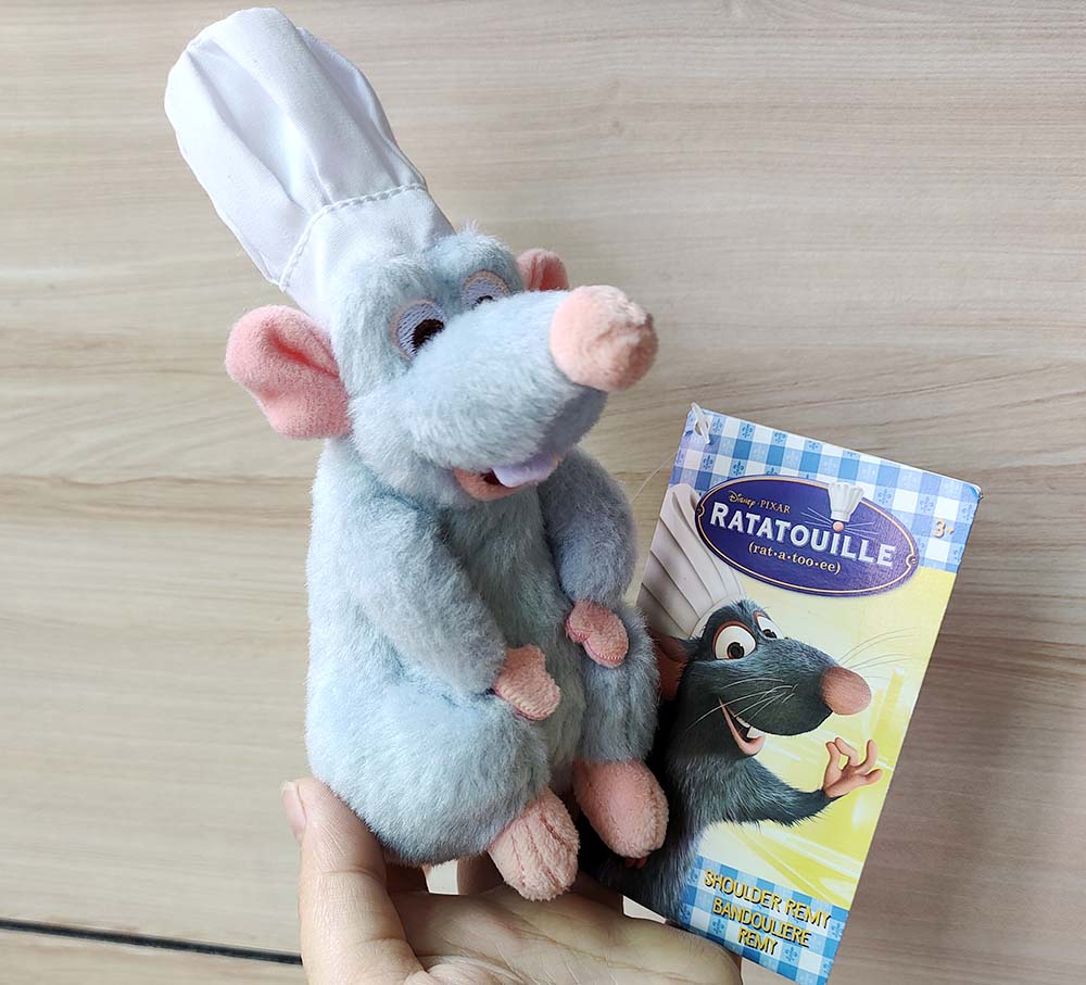Japan Authentic Ratatouille Chef Remy Magnetic Shoulder Snuggly Doll  New Premium Quality Lifelike Realistic Simulated
