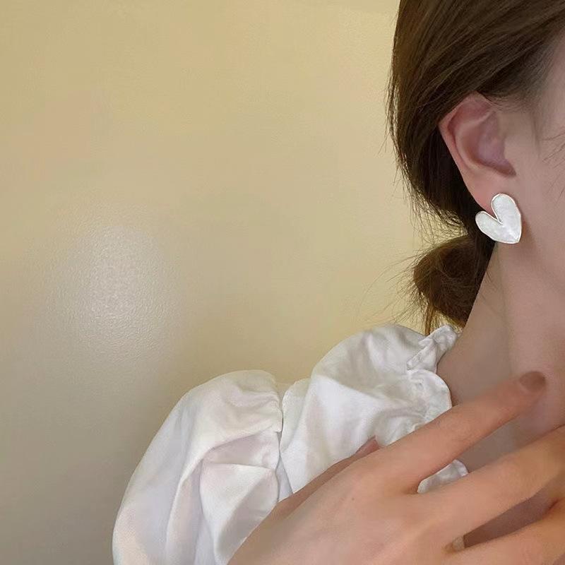 White Color Heart Stud Earrings for Women Girl Korean Love Drop Glaze Aesthetic Daily Life Minimalist Jewelry Piercing Earrings