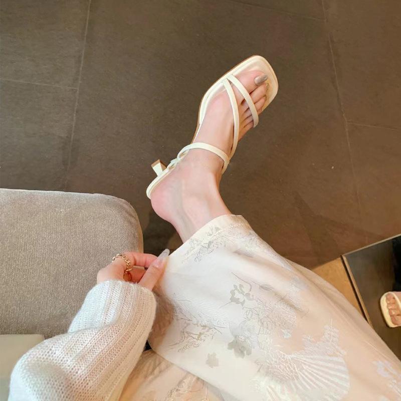 Grape Mom Island Abendwind~ Französischer dünner Gürtel Feenwind Quadratische Spitze Skinny High Heel Coole Slipper Damen Sommerkleidung