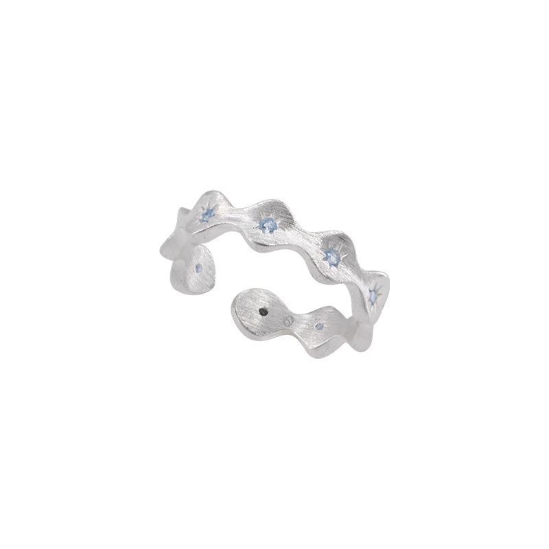 Adjustable Geometric Star Ring for Women – Versatile and Stylish Stacking Accessory