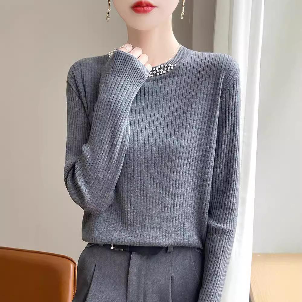 The New Autumn Round-neck Knitted Base Layer, Long-sleeved Women's Diamond-encrusted Solid Color Sweater, Loose