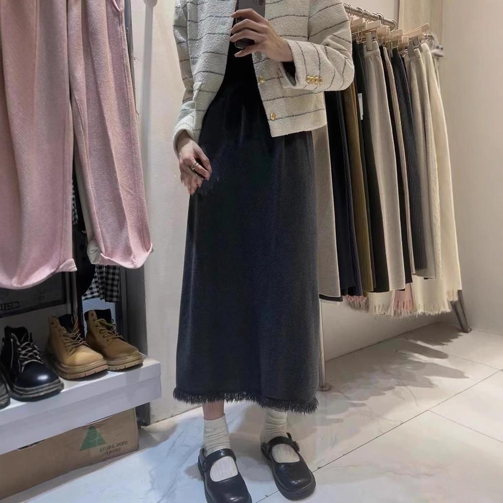 New Slimming Tassel-edge Knit Midi Skirt for Autumn and Winter, High-waisted Solid Color Elegant Simple Knitted Mid-length Skirt