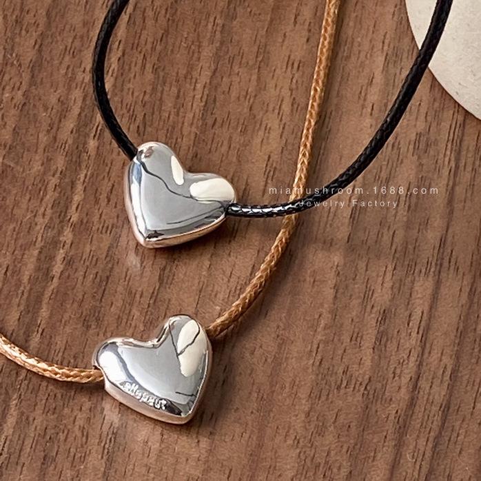 Kim Ji-soo Inspired Heart Necklace: Korean Style Peach Pendant Clavicle Chain for Women