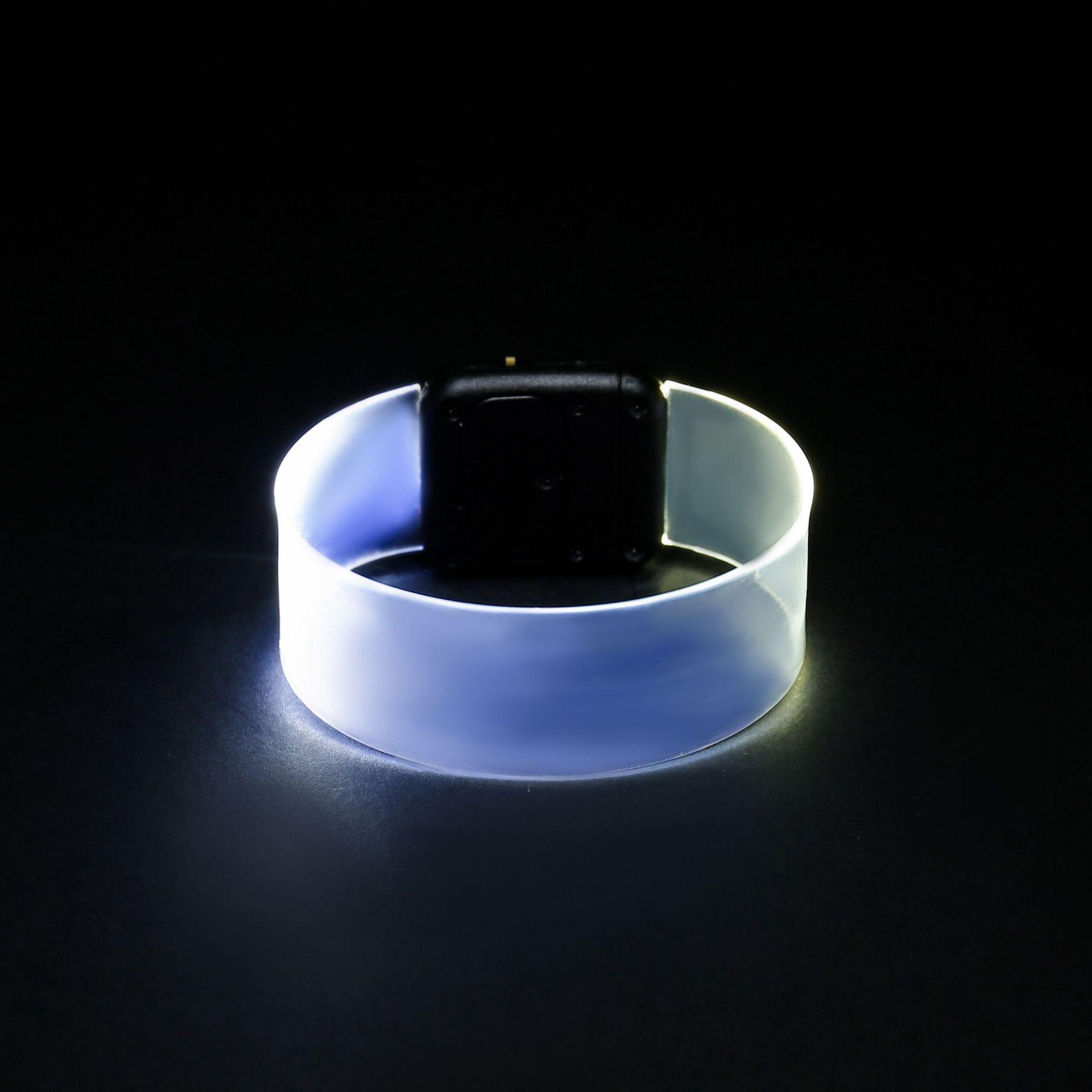 Custom Led Lighting Bracelet with Magnetic Led Party Bracelet Wristband for Event and Concert diameter 7cm белый