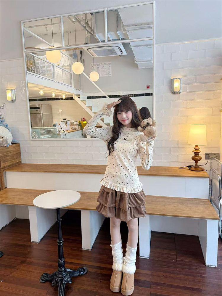 Hong Kong Style Women's Heart Polka Dot Long Sleeve Thermal Fleece T-shirt, Light Apricot Lace Patchwork, Autumn/Winter.