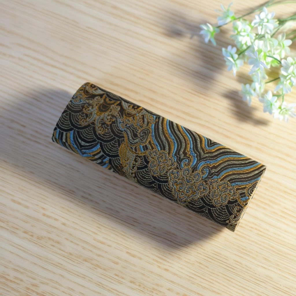 

Iron Eyewear Case Eyeglass Case Hard Eyeglass Storage Portable Embroidered Eyeglass Holder For School Commuting