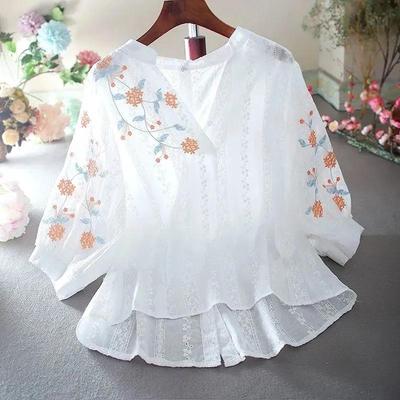 Camicia da Donna Estiva Fresca Ricamata in Pizzo Stile Rustico Designer con Davanti Corto, Dorso Lungo e Scollo a V