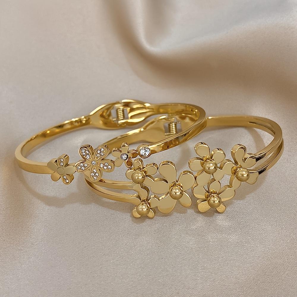 Two-piece set Exquisite, fashionable, and romantic new flower-shaped stainless steel metal bracelet set inlaid with synthetic zirconia, a delicate