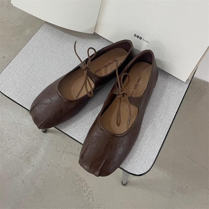 Versatile Mary Jane shoes women's spring 2025 new round head one-word belt flat ballet shoes shallow mouth single shoes tide