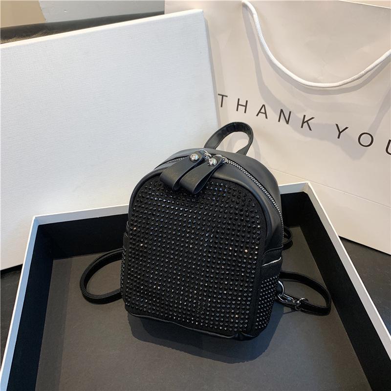 

Модный женский рюкзак-трансформер с бриллиантовой отделкой 2023 - Вдохновленный знаменитостями, вместительный и стильный.