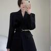 Damen High-End Französisches Schwarzes Herbst-Anzugkleid mit Gürtel - Taillenformender Langarm-Blazer.