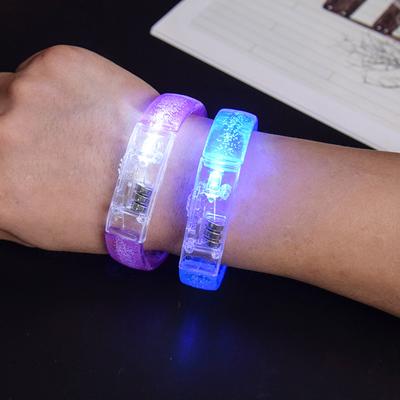 6 ks LED náramků se světlem pro dětskou narozeninovou oslavu, festivalové náramky, náramky s vyměnitelnou baterií, dámské doplňky