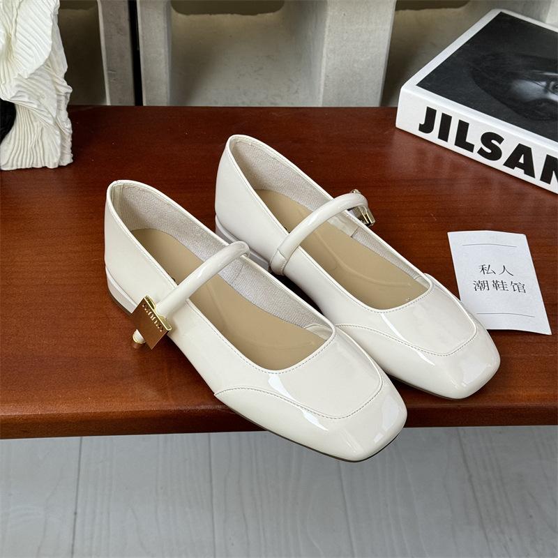 High-end shallow mouth single shoes women's 2025 spring and summer new round head with French casual red Mary Jane shoes