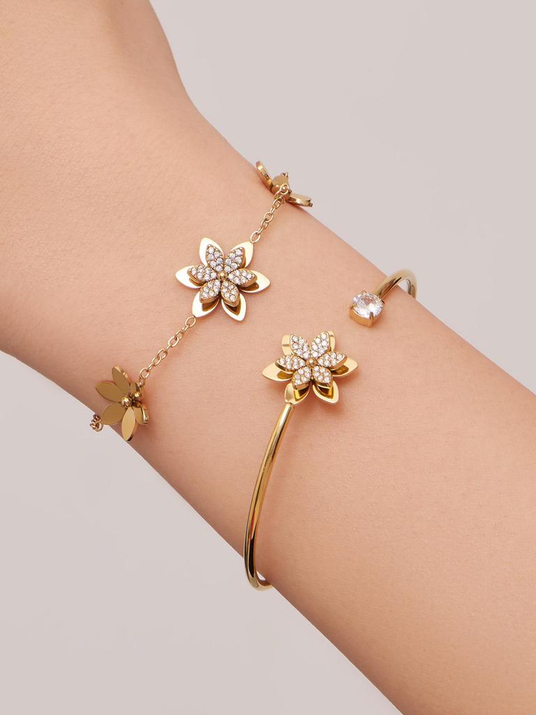 European American Fashion Zirconia Flower Heart Pendant Necklace, Bracelet, Earrings, Ring, and Bangle Set
