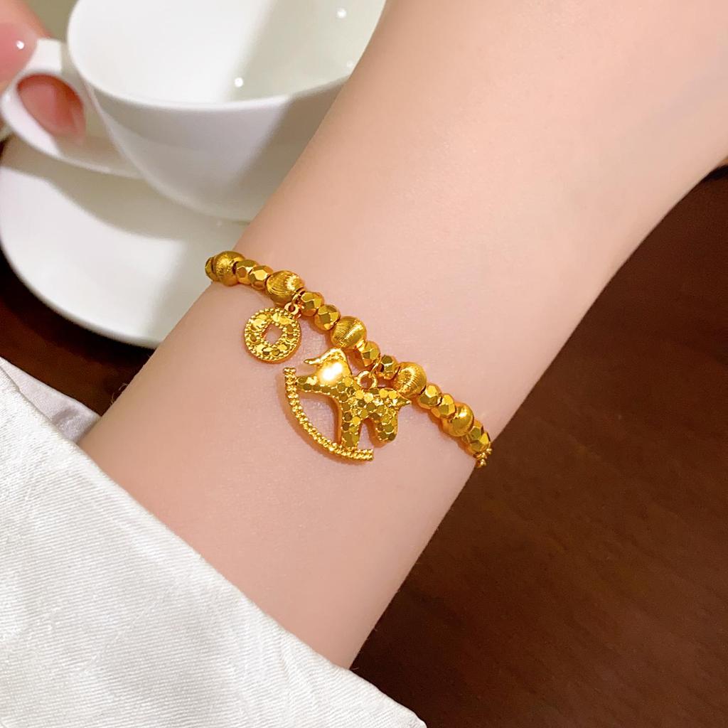 Gold-Plated Crushed Ice Bracelet: Women's Luxury Hand Accessory