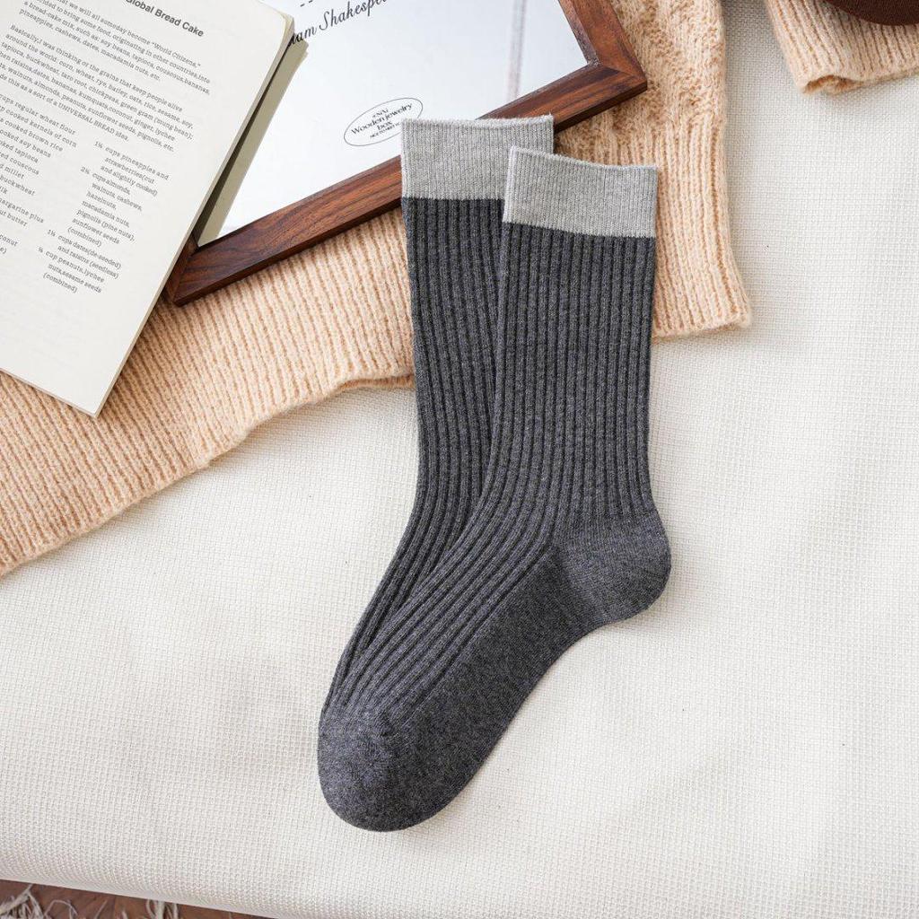 Retro Mid-Calf Slouchy Socks with Vertical Stripes - Spliced and Double-Stitched for Autumn and Winter. Versatile Ins Style.