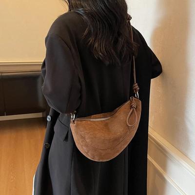 Niche Croissant Suede Retro Dumpling Crossbody Tas - Modieuze, Veelzijdige Pendeltas voor Herfst & Winter