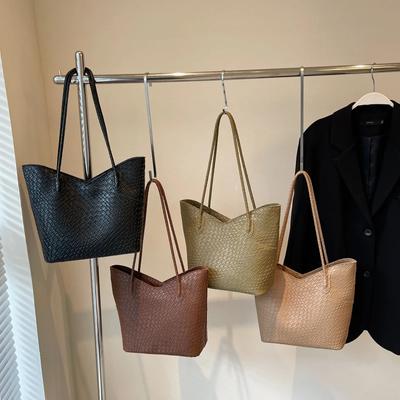 Large Capacity Feminine Shopping Bag  Retro Shopping Bag  High Sense Shoulder Bag  Commuting Bag  New  Autumn and Winter