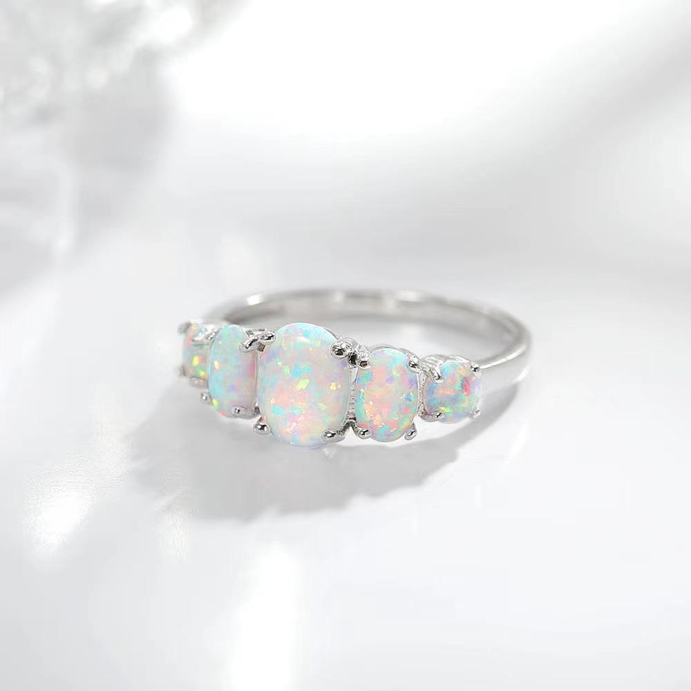 European and American Fashion Women's Egg-shaped Opal Ring - Elegant and Unique Jewelry Gift