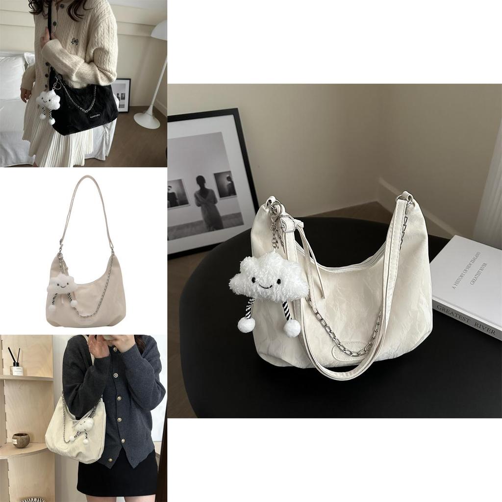 Stylish 2024 Trendy Chain Shoulder Bag For Women With Spacious Tote Design