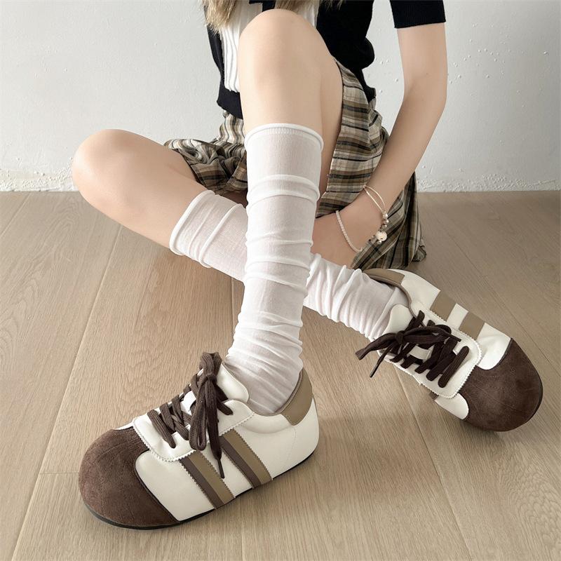 White retro versatile light flat-bottomed German training shoes women's  new summer skirt soft-soled casual board shoes