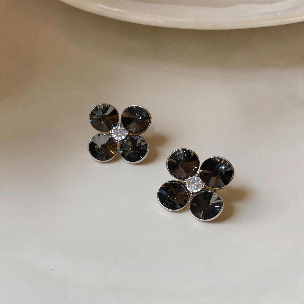 Exquisite Zirconia Flower Stud Earrings: Light Luxury and Versatile for Women